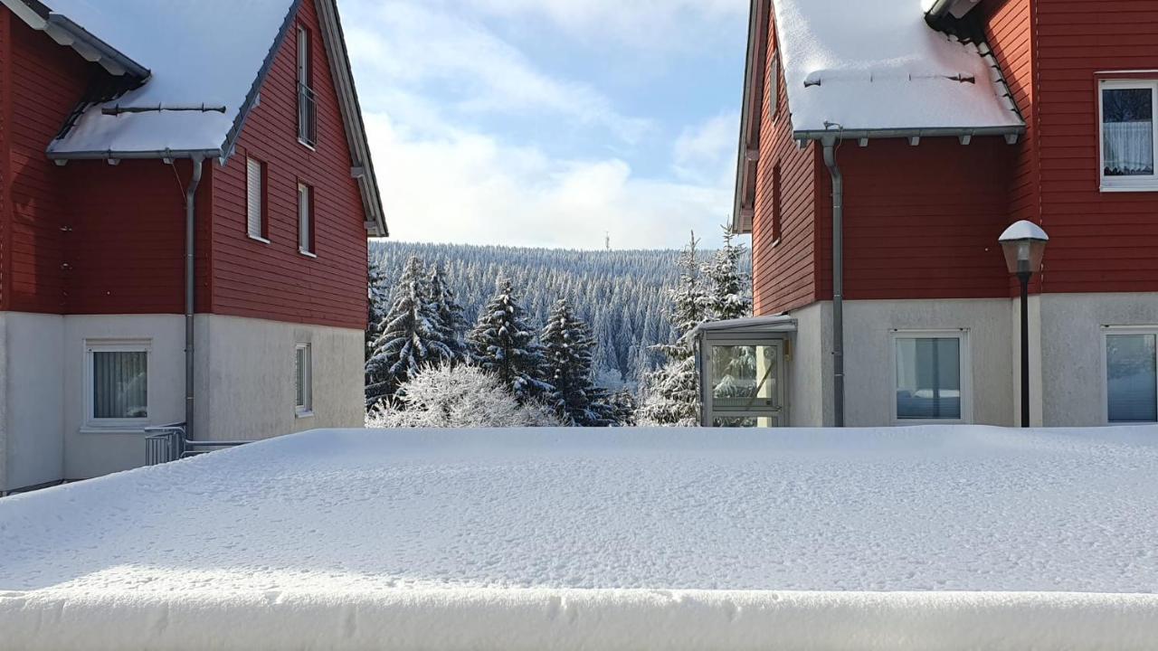 Wohlfuehl-Ferienwohnung Mit Tiefgarage Im Gruenen Oberhof  Exterior photo