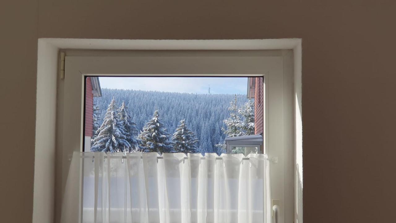 Wohlfuehl-Ferienwohnung Mit Tiefgarage Im Gruenen Oberhof  Exterior photo